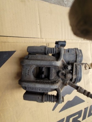 Bmw 5 f10 f11 супорт гальмівний задня лівий правий фото №1