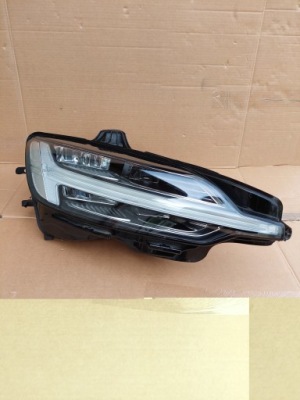 Volvo xc60 ii 17r full led. лампа права перед фото №1