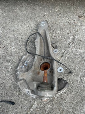 Поворотный кулак левый перед bmw 5 f10 f11 фото №1