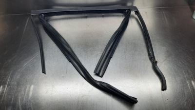 Прокладка двері лівий задня 30762368 volvo xc60 08-17r фото №1