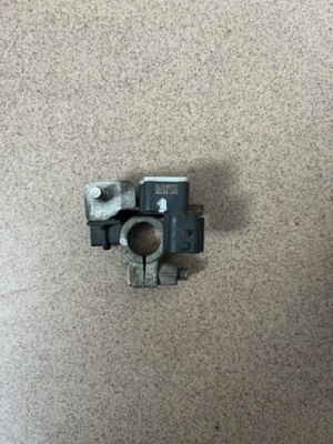 Клемма датчик аккумулятор renault оригинальный номер 250825784r фото №1