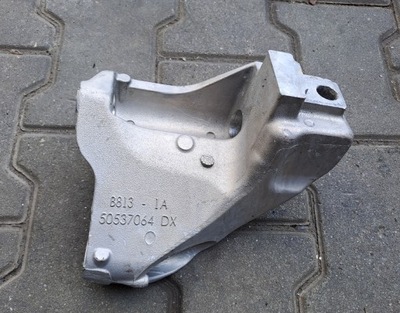 Alfa romeo stelvio кронштейн двигуна права 2.0 t фото №1