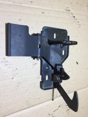 Audi q7 4l замок засов капот 4l0823480 фото №1