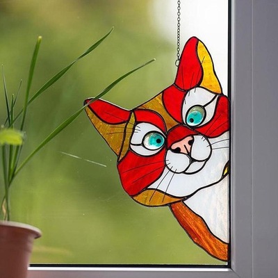 Witraże okienne zerkający kot, styl witrażowy kot czerwony