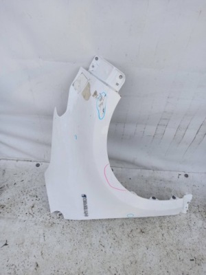 Toyota yaris iv крила правий перед фото №1