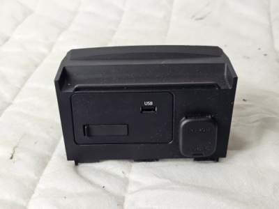 Панель защита разъём прикуривателя port вход usb sd mazda cx30 3 iv bp фото №1