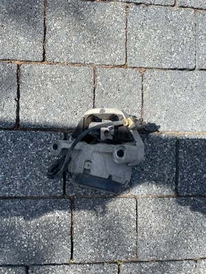 Подушка двигуна audi a6 c7 фото №1