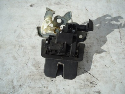 Audi a4 b8 замок кришки багажника фото №1