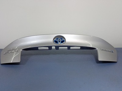 Toyota c-hr накладка кришки багажника 76811-f4010 фото №1