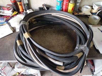 Audi a4 b5 - прокладка двері правий перед фото №1