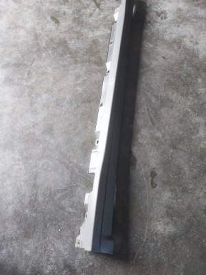 Mercedes gla w 247 молдинг поріг ліва фото №1