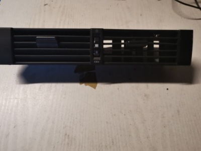 Решітка обдув середня mercedes e w124 s124 фото №1