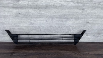 Toyota corolla e16 xi rok 13-19 решётка w бампер перед средняя фото №1