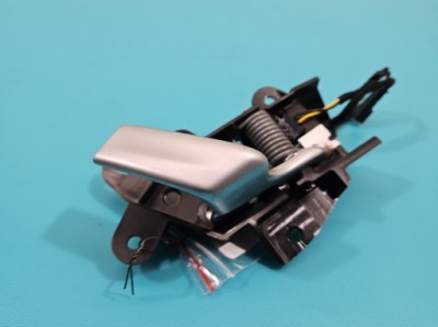 Ручка внутрішня перед права tesla model s 1008433-00-e фото №1