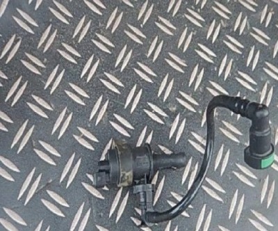 Volvo c30 c70 s40 2 v50 r-design рестайлінг  2.5t клапан вакууму фото №1