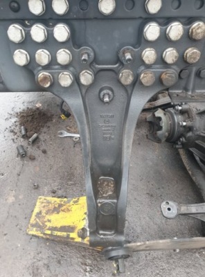 Кронштейн заднього міст scania r 1537311 2016r фото №1