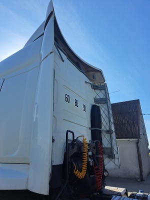 Спойлери вітровики комплект renault premium dxi різні кольори фото №1