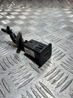 Port разъём вход usb jeep renegade 73560065 фото №1