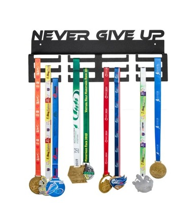 Wieszak metalowy na medale napis Never give up 40cm czarny industrialny