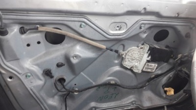 Підйомник скло лівий seat toledo ii 2001r фото №1