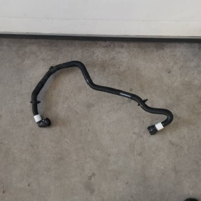 Tesla model y пабтрубок  шланг трубка воды 1077585-00-f фото №1