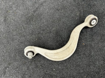 Правий важіль задня верхній 971505362 porsche 971 фото №1