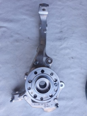 Поворотний кулак 1 ступиця mercedes glc x253 a2533323300 фото №1