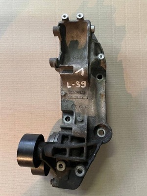 Opel vivaro 2013 кронштейн генератора фото №1