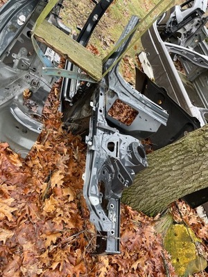 Четверть лонжерон перед правая audi s4 a4 b9 8w цвет lx7l фото №1