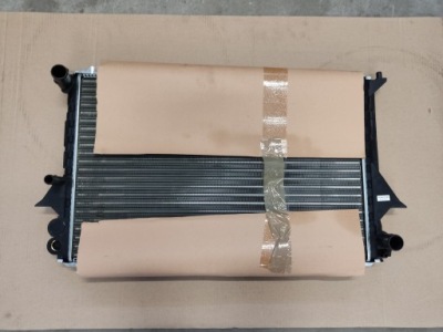 Радиатор воды audi 100 131608-3 фото №1