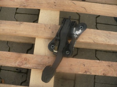 Педаль зчеплення dacia duster ii фото №1