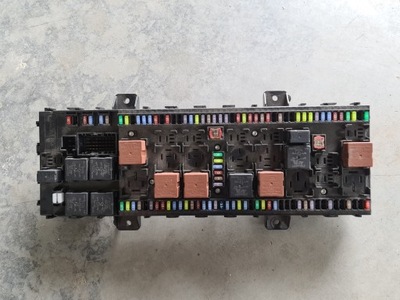 Плита предохранителей коробка renault gama t range 22821376 p02 фото №1