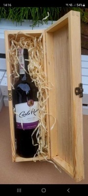Pudełko drewniane zamykane na wino