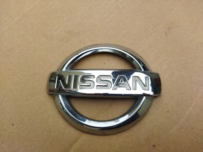 NISSAN PRIMERA P12 HATCHBACK EMBLEMA INSIGNIA DE TAPA 14  