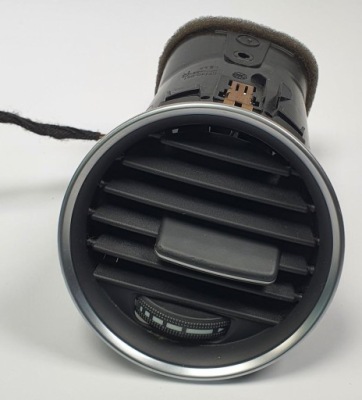 Решітка обдув права mercedes w204 a2048306654 фото №1