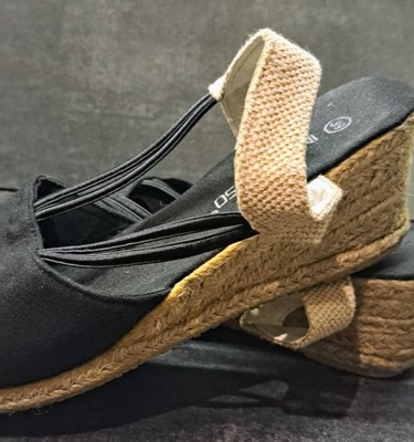 ESPADRYLE CZARNE NA KOTURNIE R.39