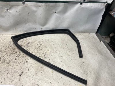 Hyundai i30 iii прокладка скло двері лівий задня фото №1