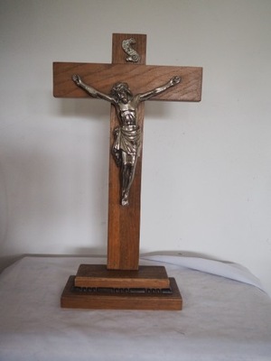 Krzyż drewniany stojący duży