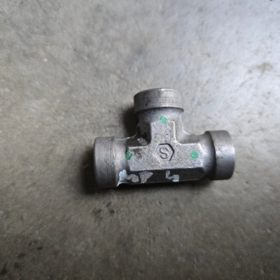 Actros mp4 arocs соединитель патрубок тройник трубка подъёма кабины фото №1