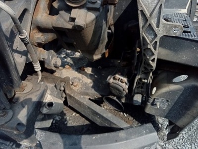 Кронштейн поріг ліва mercedes actros mp4 фото №1