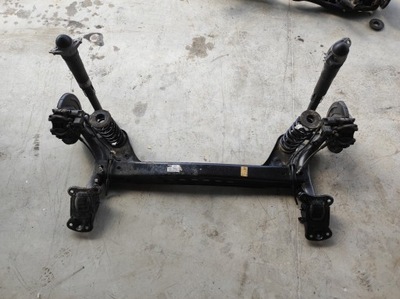 Oś ось балка подвеска задняя vw t-roc troc lift фото №1