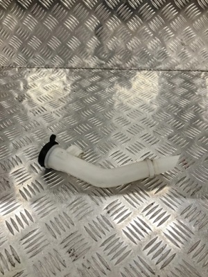 Заливная горловина бака омывателя insignia b 17- фото №1