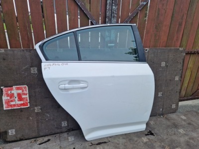 Toyota avensis t27 sedan дверь правый задняя lak 040 фото №1