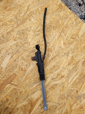 Помпа зчеплення peugeot 9812924680 фото №1