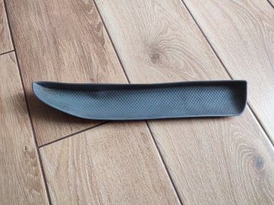 Резиновый элемент бардачка дверь passat b5 3b0868133 фото №1