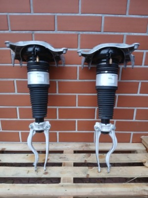 Porsche macn амортизатор ліве правий 95b616039r 20 tys km 22 рік фото №1