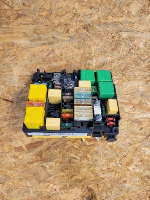 Коробка запобіжників psa 9804848480 фото №1