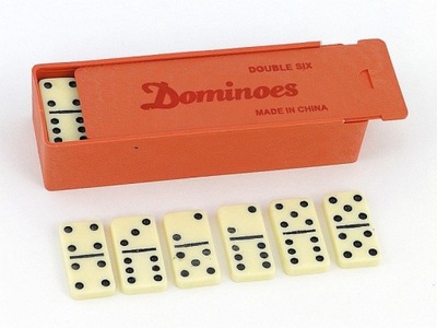 Domino w plastikowym pudełku