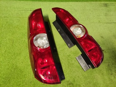 Fiat doblo ii combo 10- лампа ліва задня задня фото №1