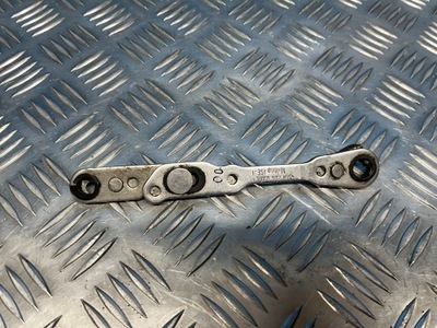 Mercedes w212 lift регулювання шарнір капот фото №1